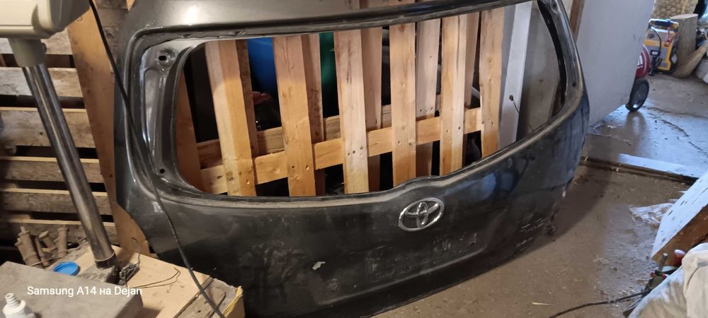 Заден капак за Тойота корола версо, без стъклото!!!