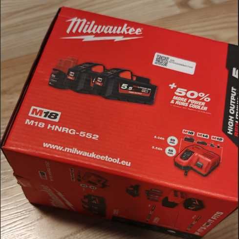 Set de acumulatori Milwaukee 18V + Incarcator rapid m18 HNRG-552