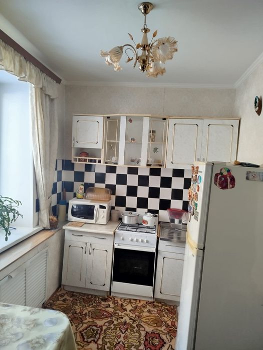 Продам квартиру .