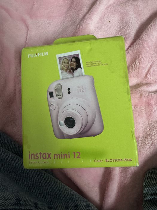Instax 12 mini , использовался только один раз