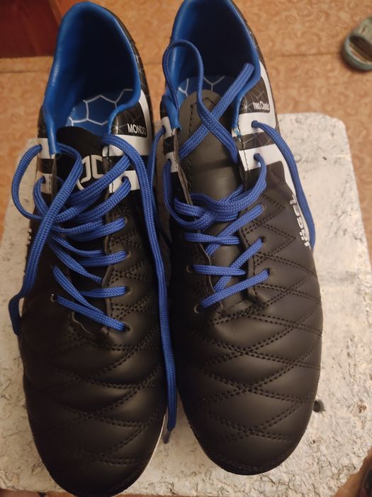 Бутсы футбольные