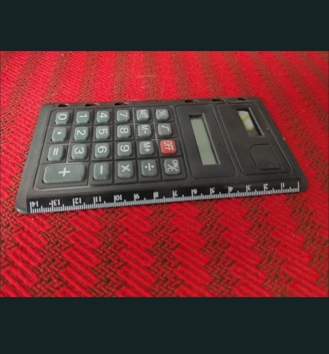 Școala rechizite, calculator și rigla de măsurat