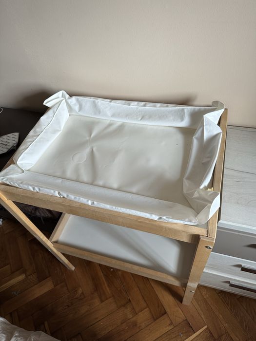 Masă de înfășat bebe