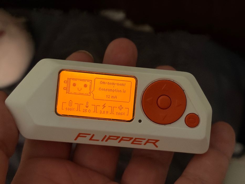 Flipper Zero – максимално възможният комплект: 5 платки (AIO 3-в-1, E07 100mW, ESP32 Wi-Fi, nRF24, CC1101) + Yagi, 150+ NFC, Momentum