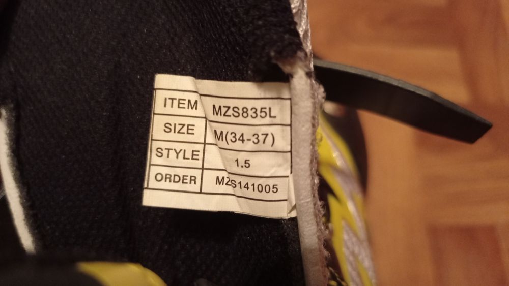 Роликовые коньки, шлем, защита для коленей, локтей и запястий