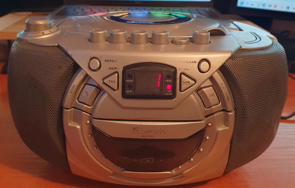 Radio Casetofon/CD Bench