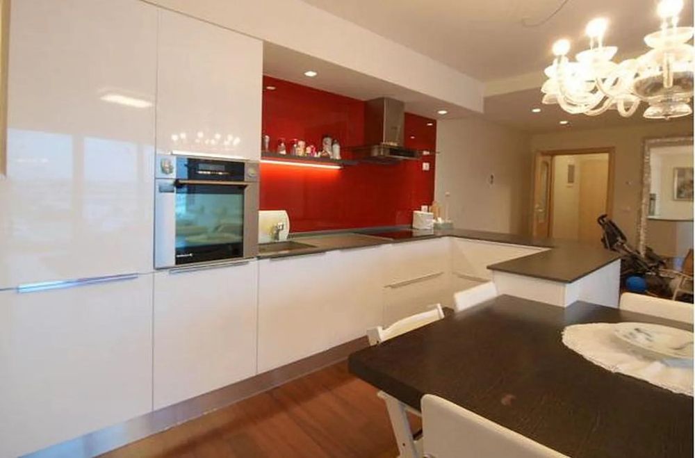 Тристаен апартамент в Люлин 10