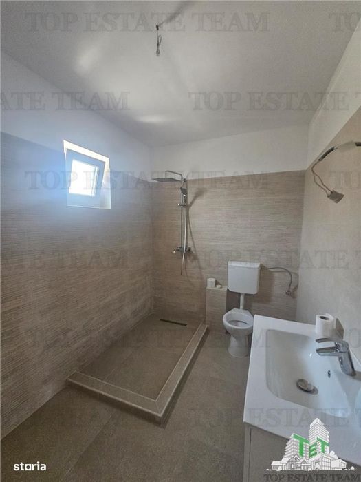 Vila cuplata 4 camere+mansarda in Rosu