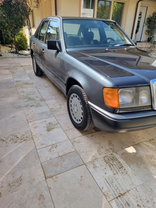 Mercedes Benz  300 E an 1988