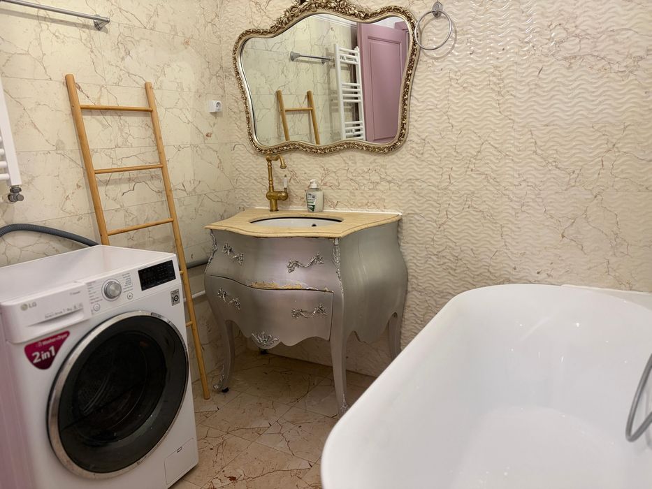 Apartament 2 camere, etaj 1, zona Peninsula, Catedrala
