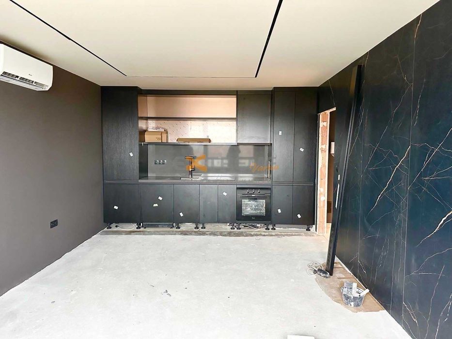 Продава се Тристаен апартамент в Варна, Център - 109 кв.м за 1591 €/кв.м - Снимка #2