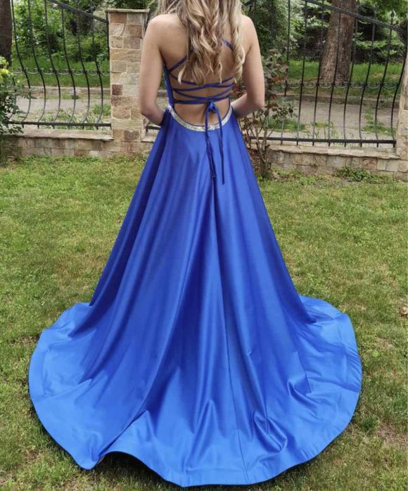 Абитуриентска рокля - цвят кралско синьо