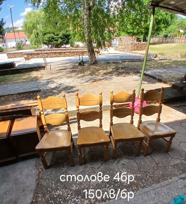 Трапезни столове от масивно дърво