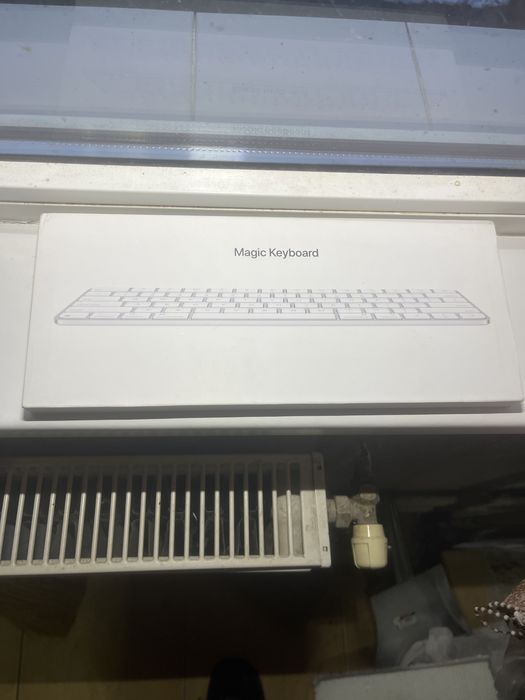 Vand tastatura Magic Keyboard