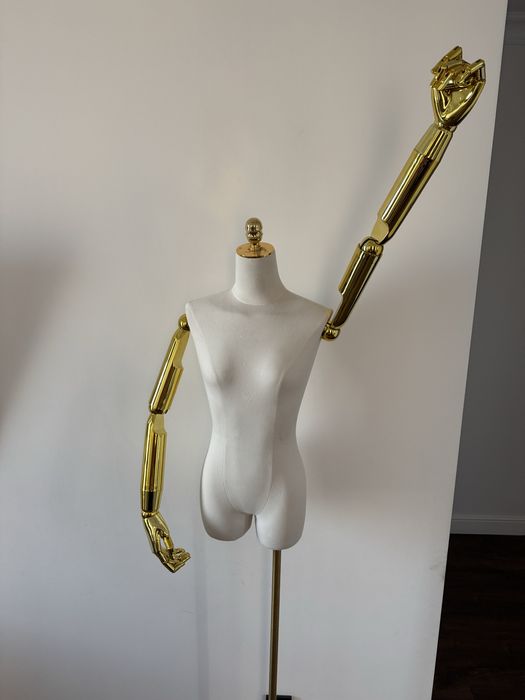 Манекен выстовочный