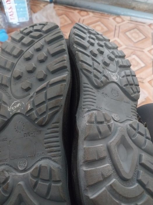 Продам керзовын сапоги новые.