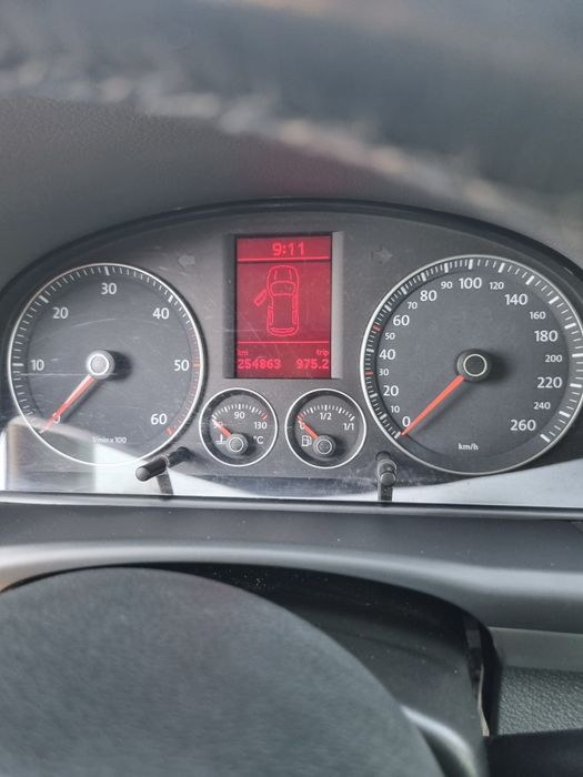 Proprietar vând Volkswagen touran 2.0 tdi 170 cai an 2008