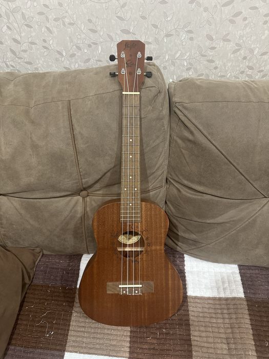 продам укулеле тенор