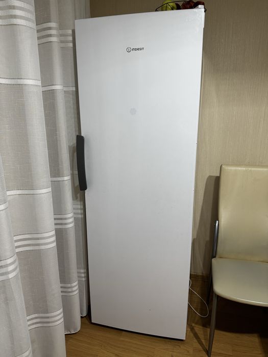 Морозильник Indesit DSZ 275 л