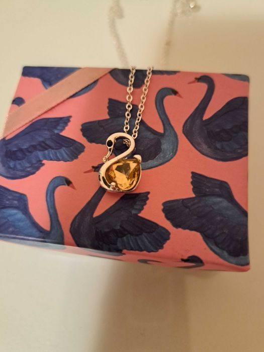 Дамско сребристо колие с лебед