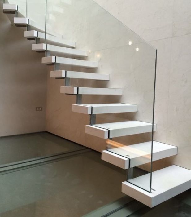 Перила стеклянно  огрождения лестница