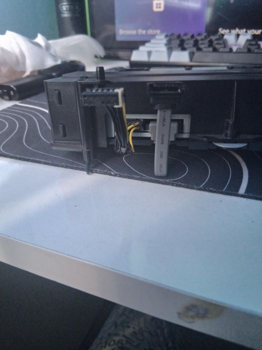 Продавам дисково устройство за xbox one s.