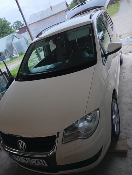 VOLKSWAGEN Touran 2010 — imagine 2