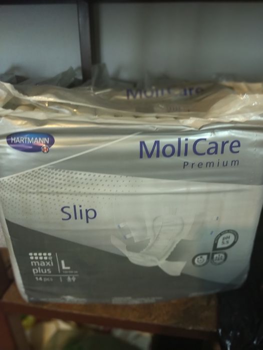 Vând un pachet scutece adulți moli care premium mărimea L nu
