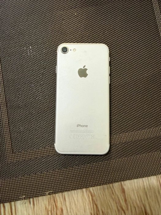 Vând iPhone 7 gri impecabil