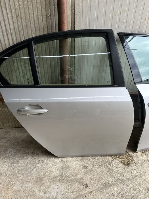 Portiera usa dreapta fata BMW Seria 5 E60 Portiera dreapta spate BMW seria 5 E60 gri metalizat