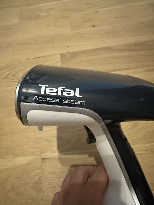 Aparat/fier de calcat vertical cu aburi