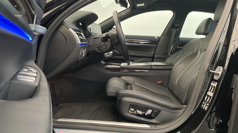 BMW 740 limuzină tractiune integrală