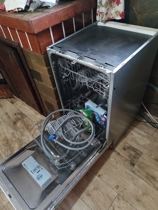 Vând mașină de spălat vase.
