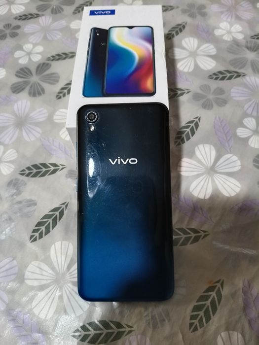 Телефон vivo 1820