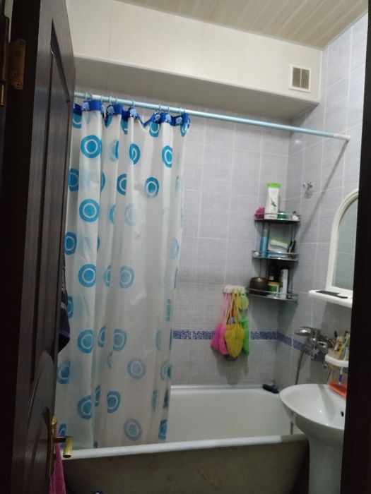 Продаётся 3комнатная квартира , 4этаж,9микрорайон по середине,не торце