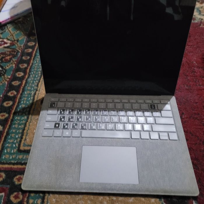 Продаю Microsoft Surface Laptop (Alcantara)