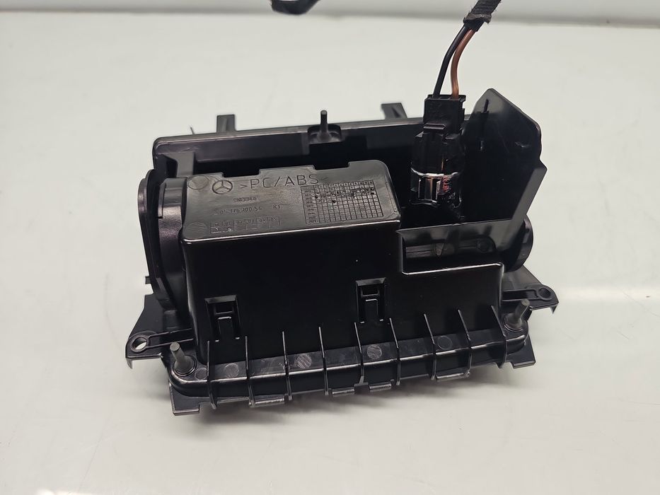 Scrumiera Mercedes Clasa A (W177) [Fabr 2019-2024] A1766804400
