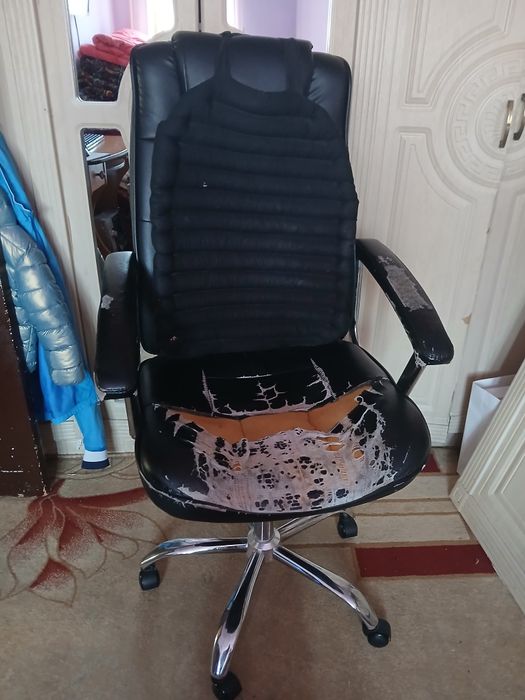 Kreslo sotiladi 400000