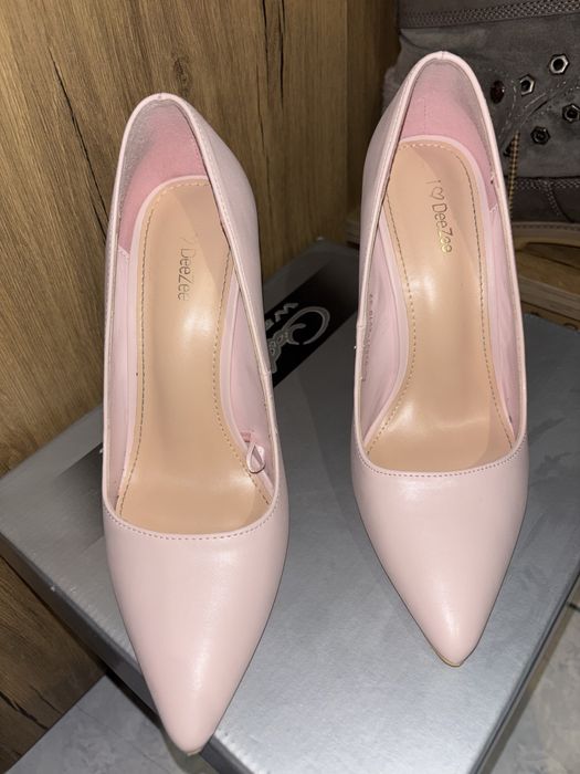 Pantofi cu toc nr 37