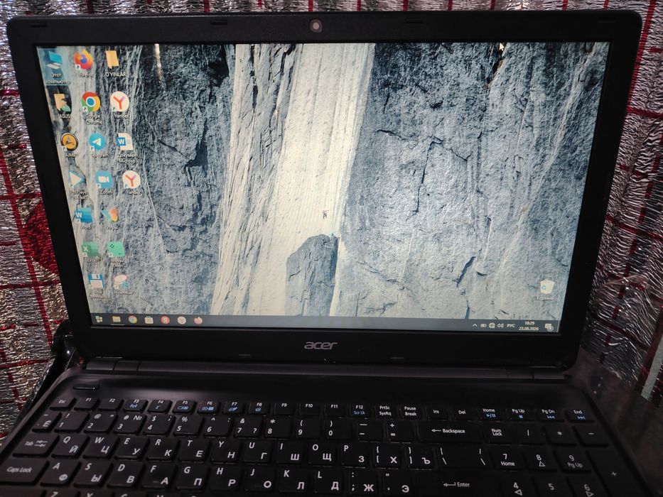 Ноутбук acer сотилади.