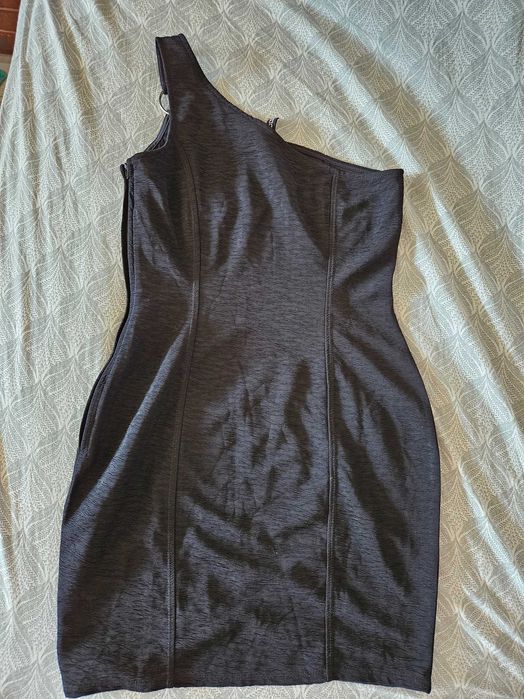 Асиметрична рокля H&M