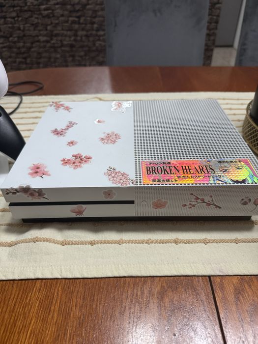 Vând xbox one S custom  1TB