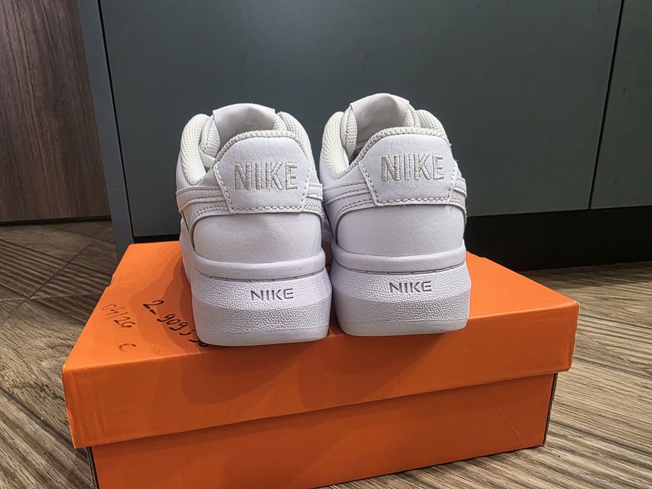 Дамски маратонки NIKE