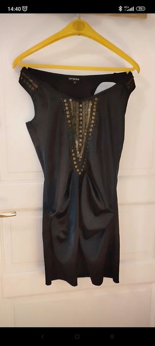 Rochie noua, neagra cu imprimeu aztec auriu pe piept