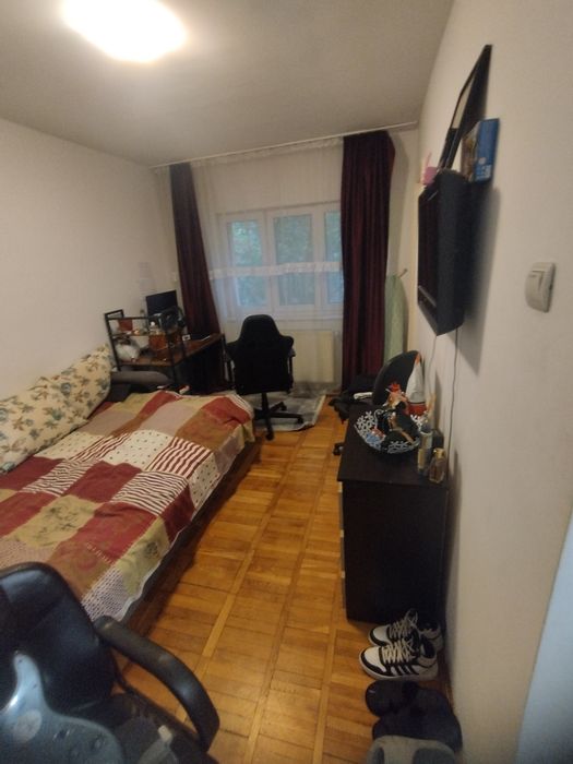 Închiriez garsoniera