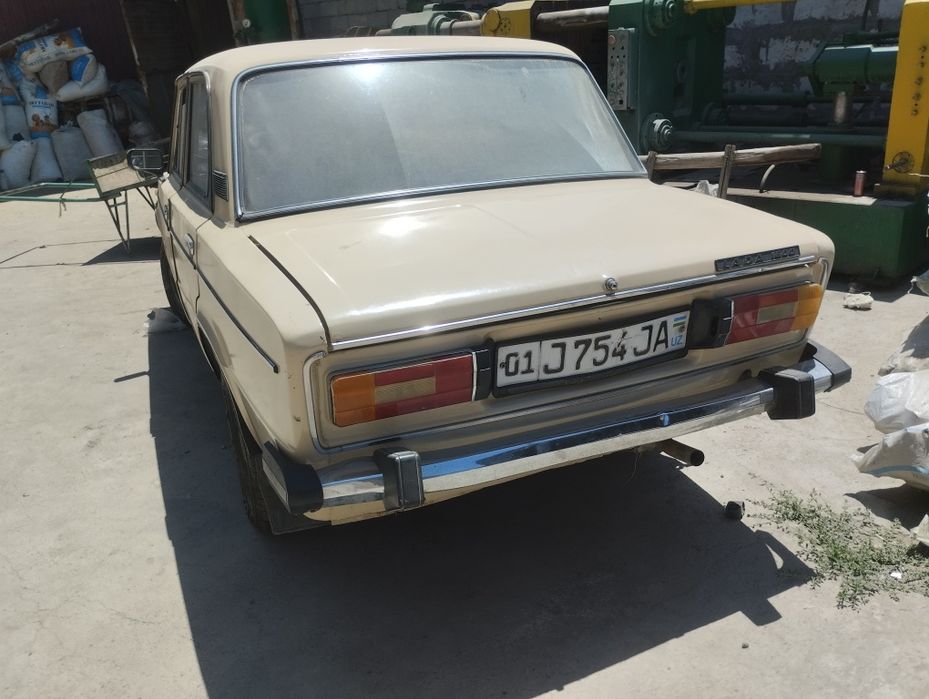 Vaz 2106 mashina sotiladi