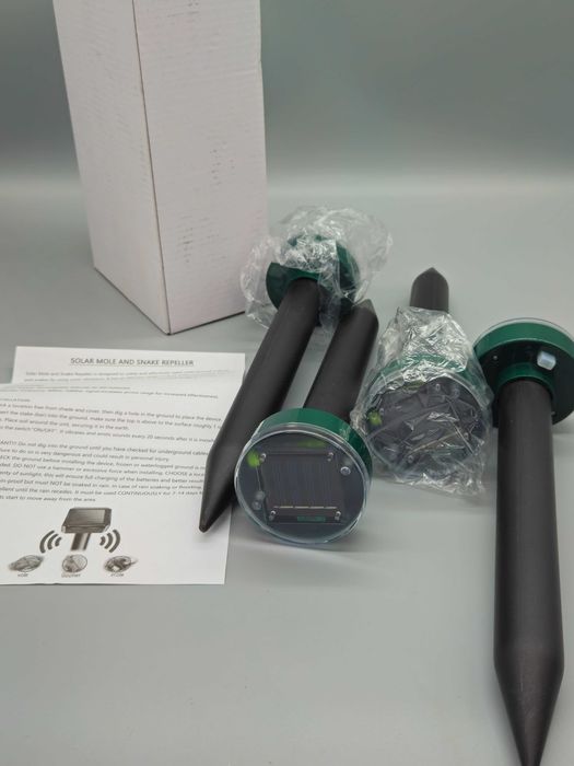 Соларен ултразвуков уред против къртици и змии ,репелер със земен кол