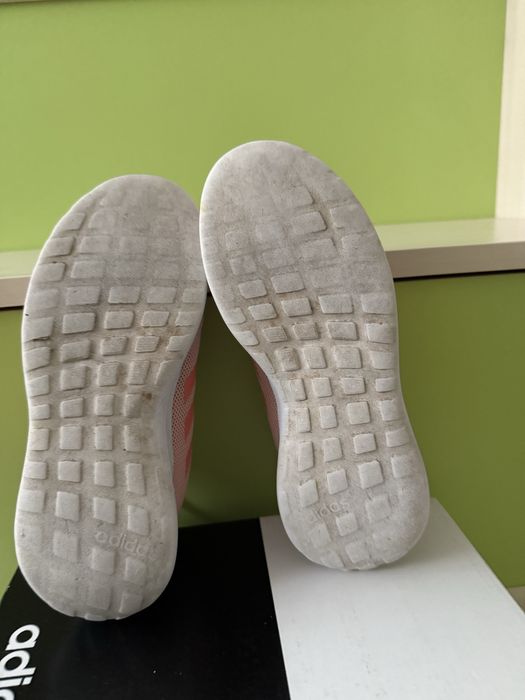 Маратонки adidas номер 34