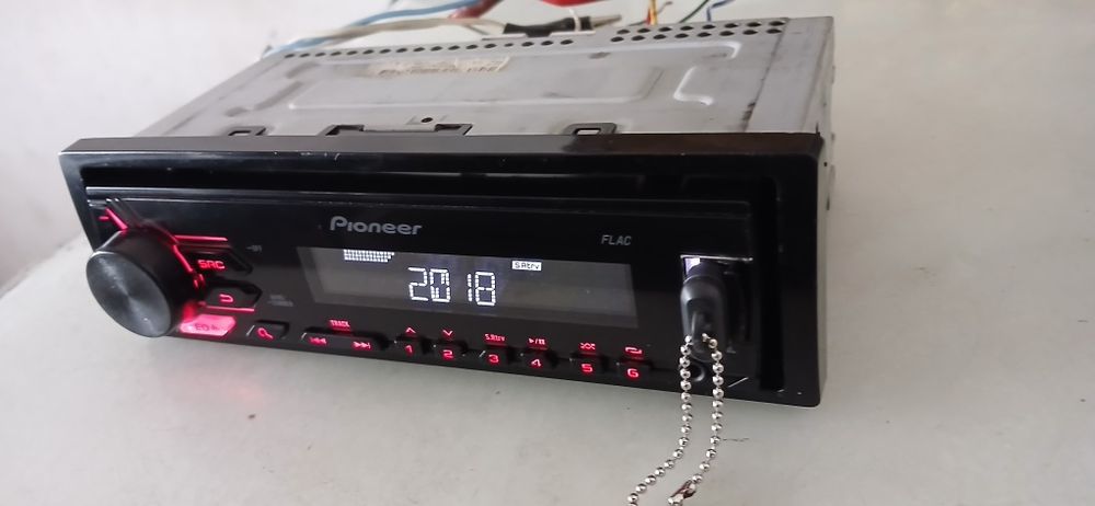 Магнитола PIONEER сотилади.