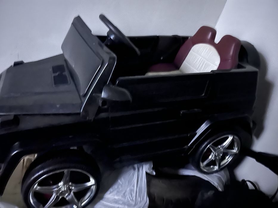 Продам машинку детскую